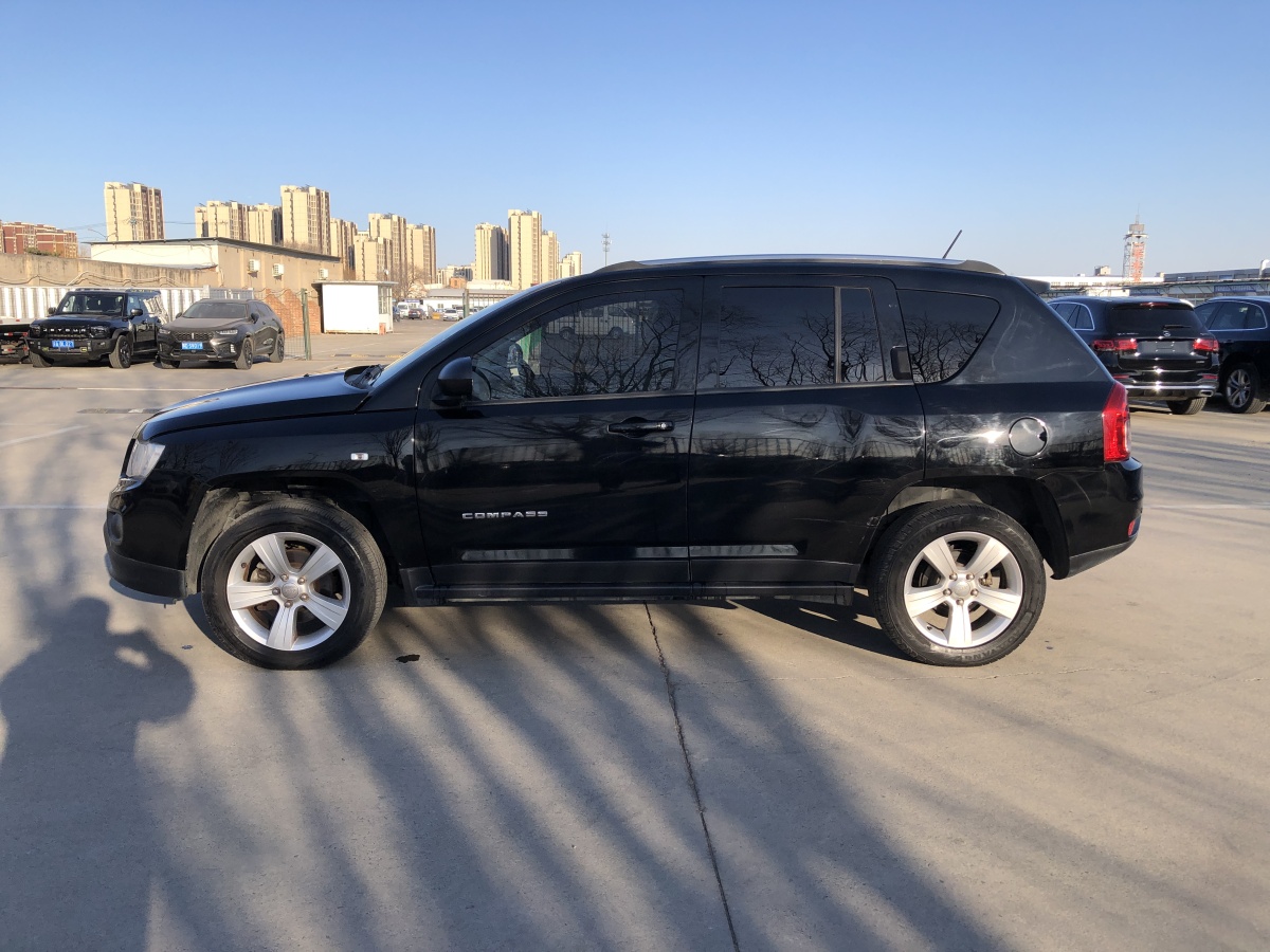 Jeep 指南者  2013款 2.0L 兩驅(qū)運動版圖片