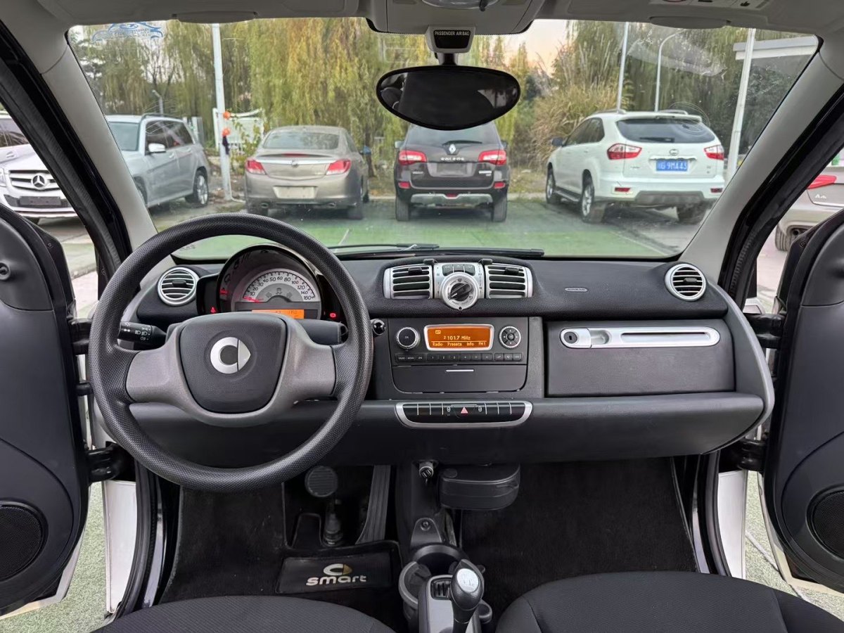 smart fortwo  2012款 1.0 MHD 硬頂標(biāo)準(zhǔn)版圖片