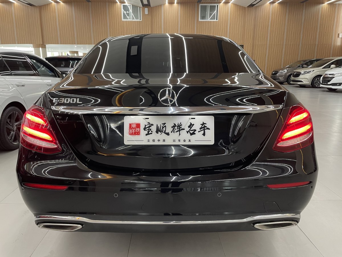 奔馳 奔馳E級  2019款 改款 E 300 L 豪華型圖片