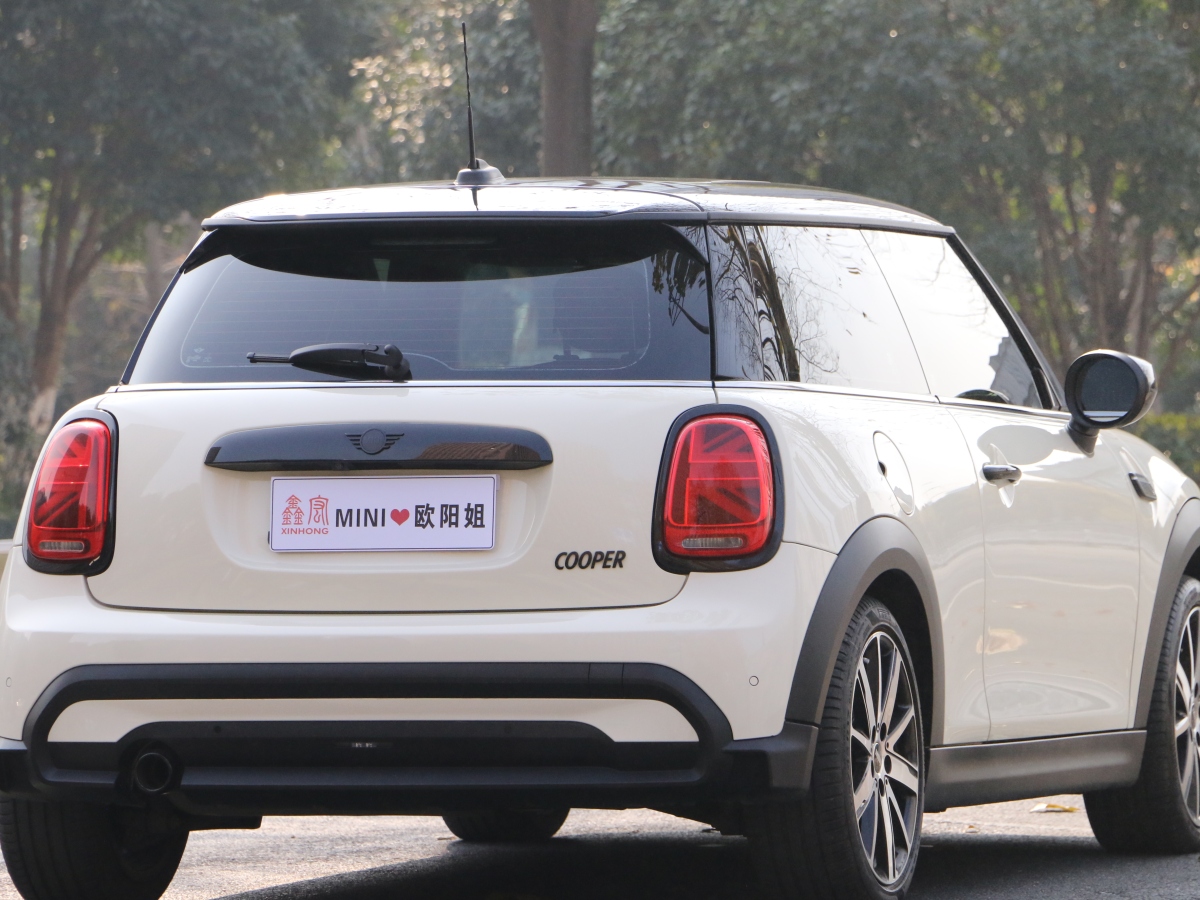 MINI MINI  2023款 改款 1.5T COOPER 藝術(shù)家圖片