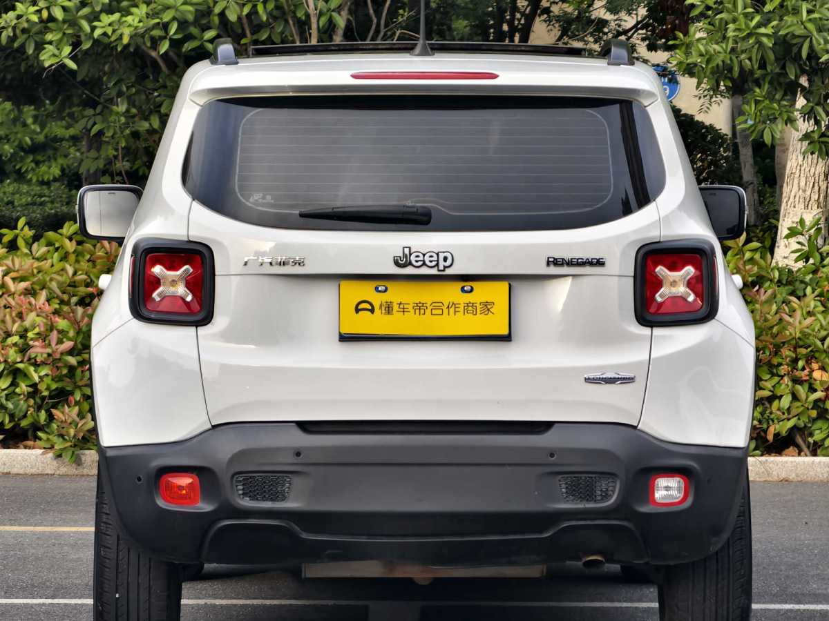 Jeep 自由俠  2018款 互聯(lián)大屏版 180T 自動高能版圖片