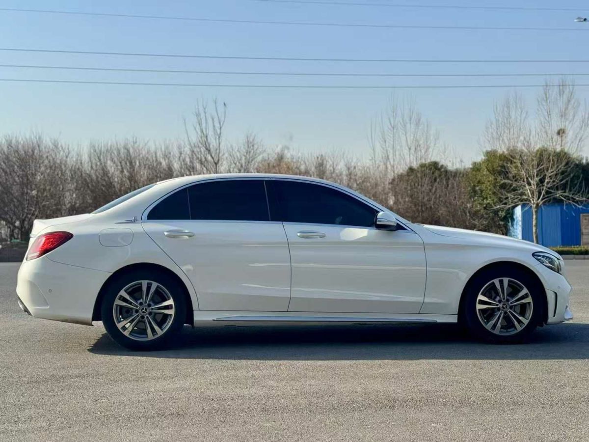 奔馳 奔馳A級(jí)  2019款  A 220 L 4MATIC 運(yùn)動(dòng)轎車圖片