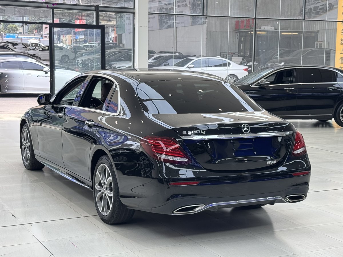 奔馳 奔馳E級  2020款 改款 E 300 L 運動時尚型圖片