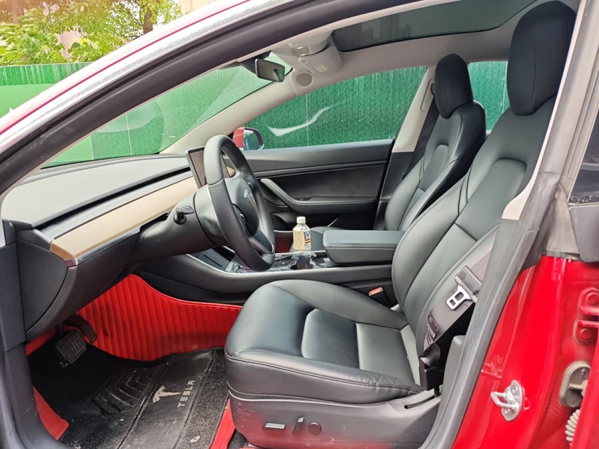 特斯拉 Model 3  2020款 改款 標(biāo)準(zhǔn)續(xù)航后驅(qū)升級版圖片