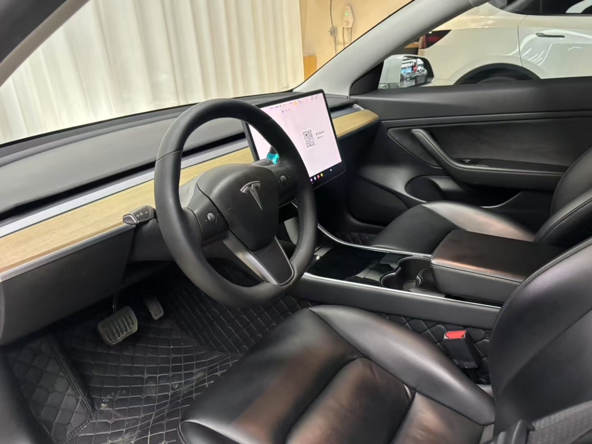 特斯拉 Model 3  2019款 標(biāo)準(zhǔn)續(xù)航后驅(qū)升級(jí)版圖片