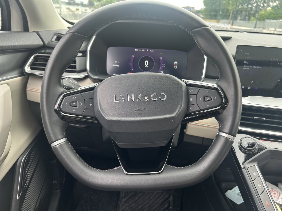 領(lǐng)克 領(lǐng)克06新能源  2022款 PHEV 84KM續(xù)航版 Pro圖片