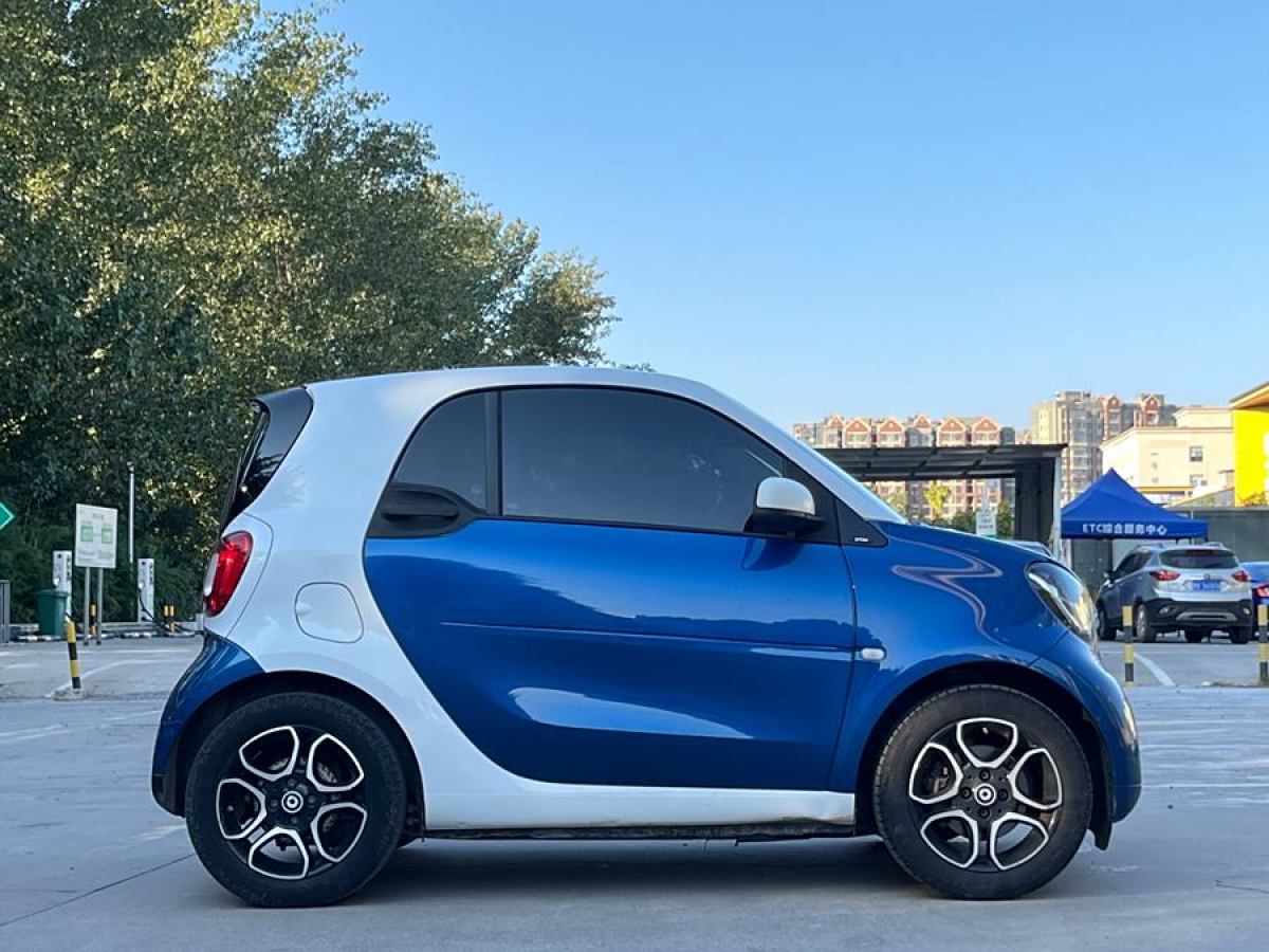 2018年8月smart fortwo  2018款 0.9T 66千瓦硬頂先鋒版