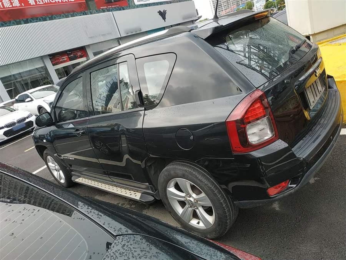 Jeep 指南者  2014款 2.0L 兩驅(qū)運(yùn)動(dòng)版圖片