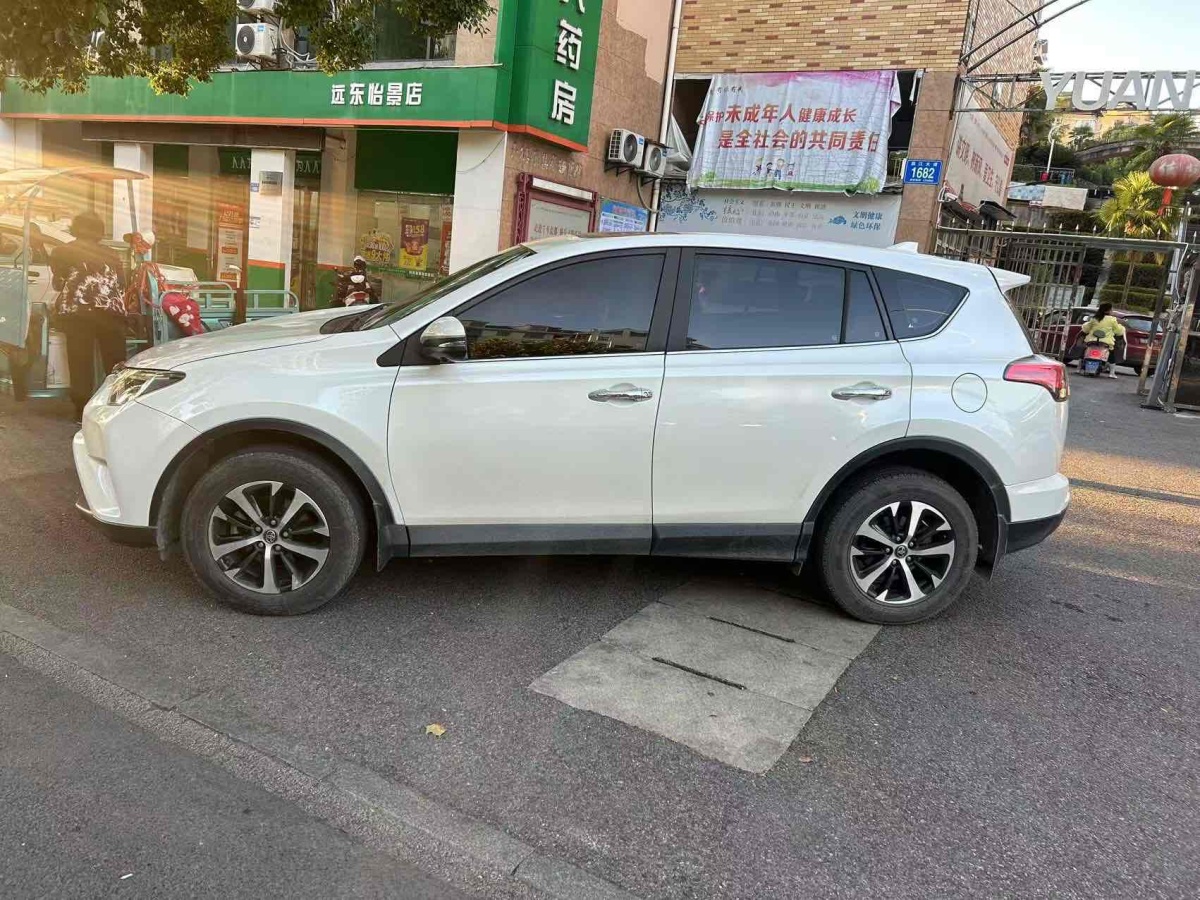 2019年4月豐田 RAV4  2018款 榮放 2.0L CVT兩驅(qū)風(fēng)尚版