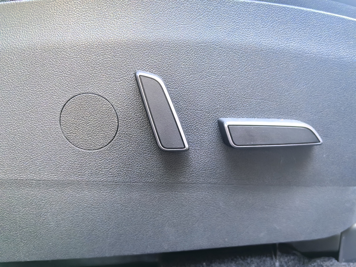 特斯拉 Model Y  2022款 改款 后輪驅(qū)動(dòng)版圖片