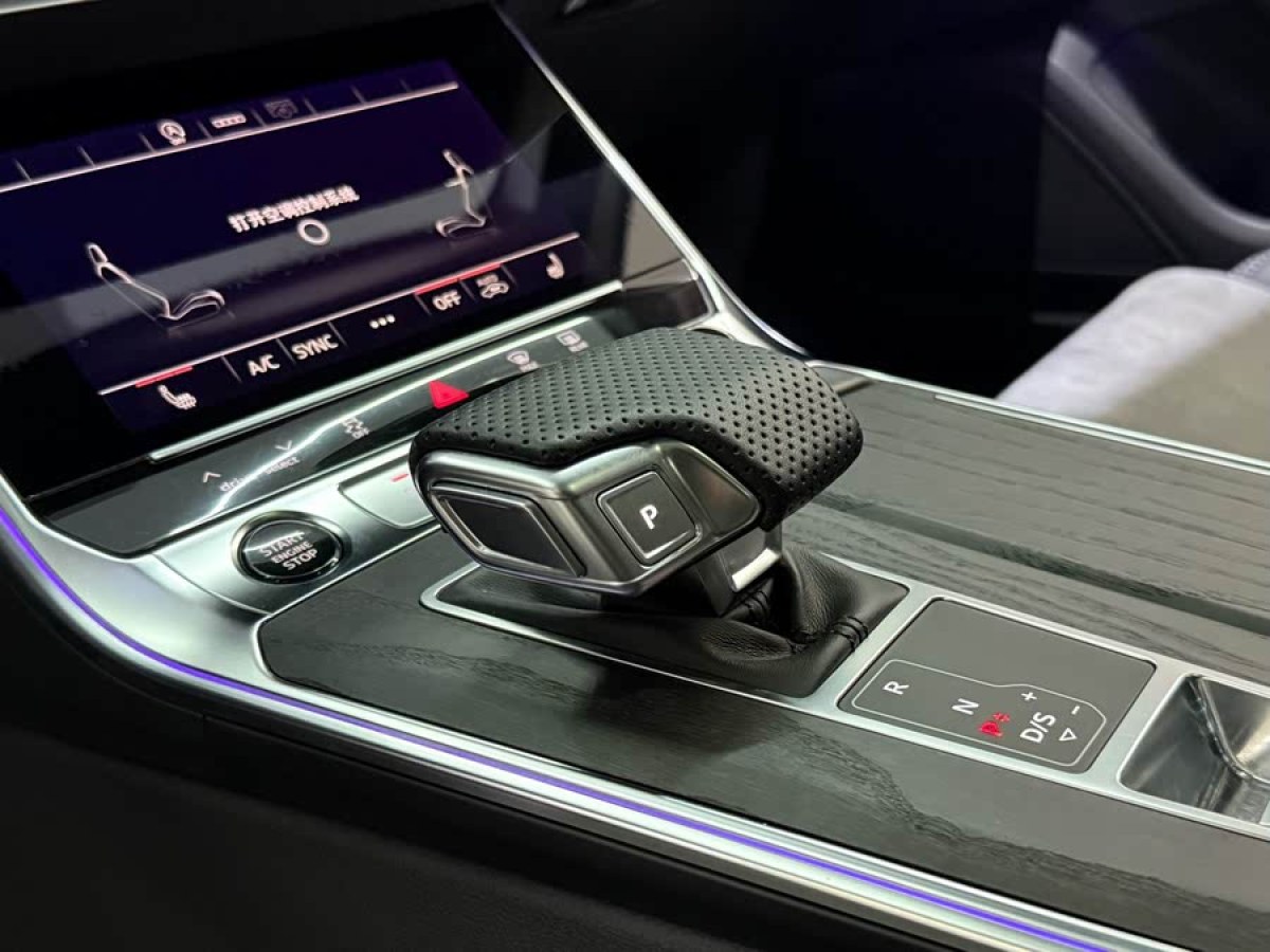 奧迪 奧迪A6L  2023款 改款 45 TFSI quattro 臻選動(dòng)感型圖片