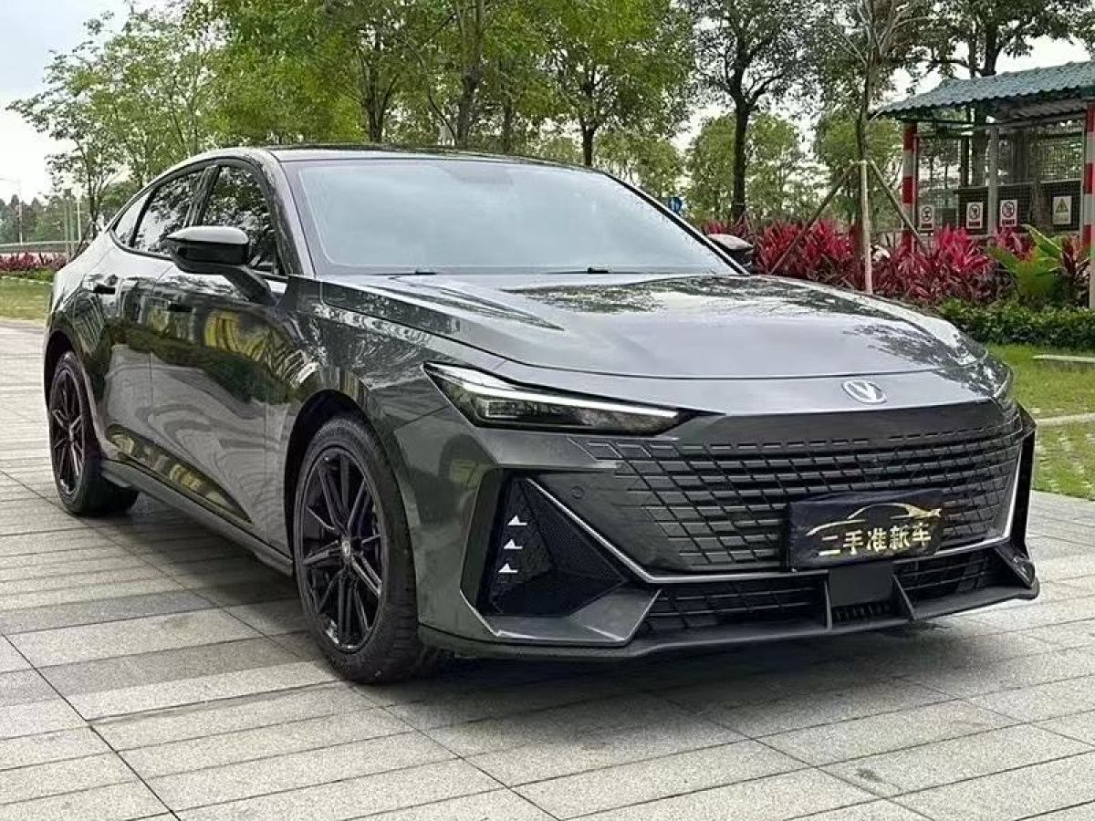 長(zhǎng)安 長(zhǎng)安UNI-V  2022款 1.5T 尊貴型圖片