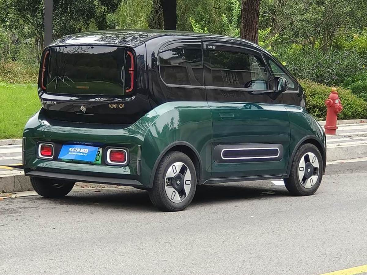 寶駿 寶駿KiWi EV  2022款 設(shè)計(jì)師輕享版 三元鋰圖片