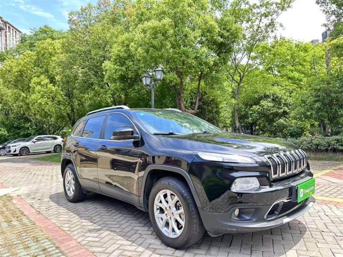 Jeep 自由光  2016款 2.4L 專業(yè)版圖片