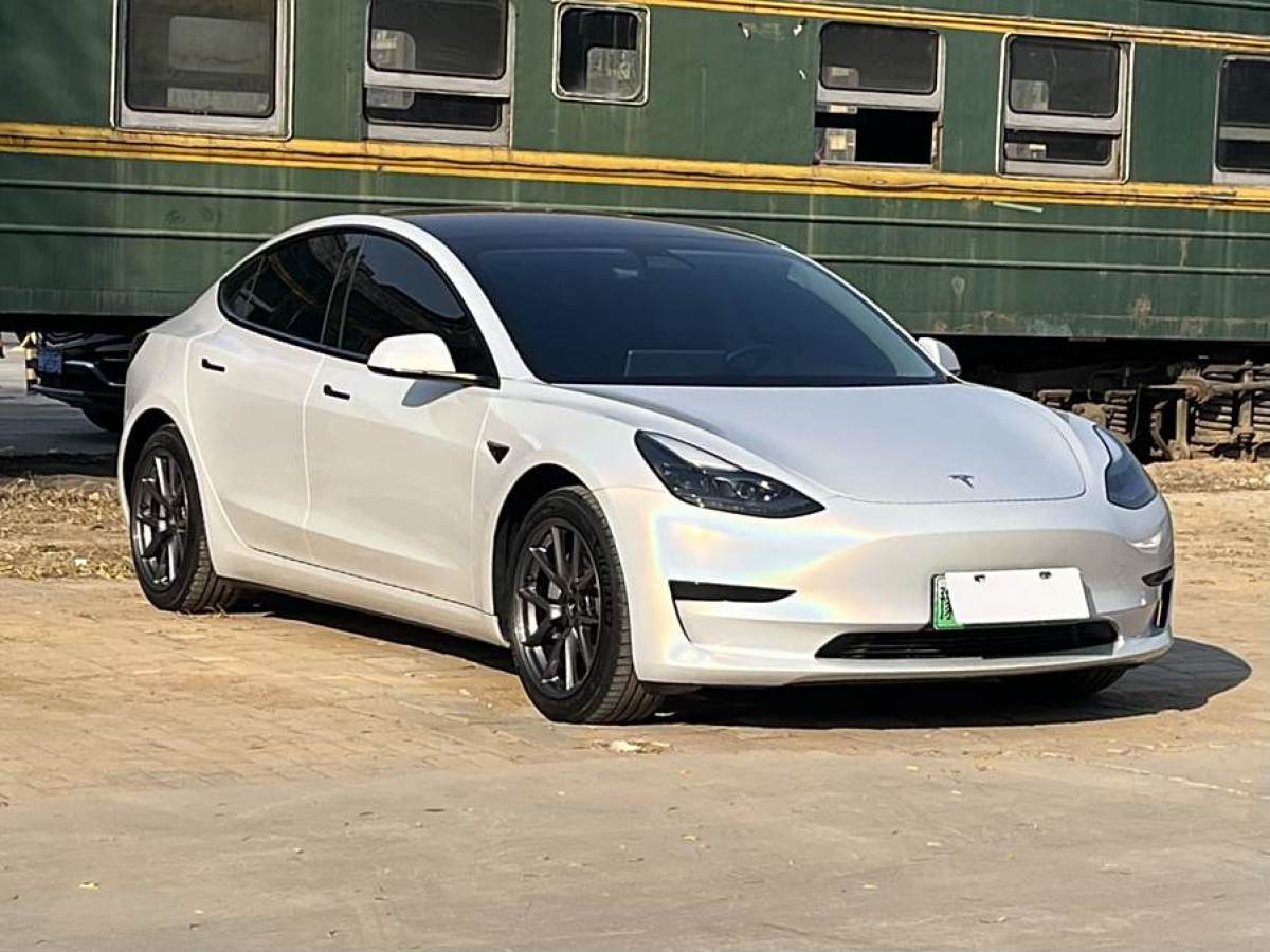 特斯拉 Model 3  2021款 改款 標(biāo)準(zhǔn)續(xù)航后驅(qū)升級版圖片