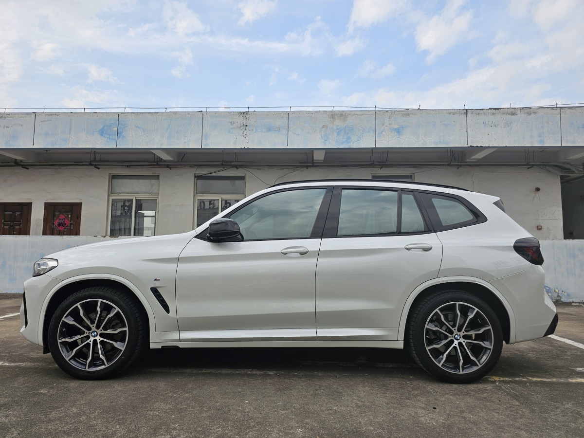 寶馬 寶馬X3  2022款 xDrive30i 領(lǐng)先型 M曜夜套裝圖片