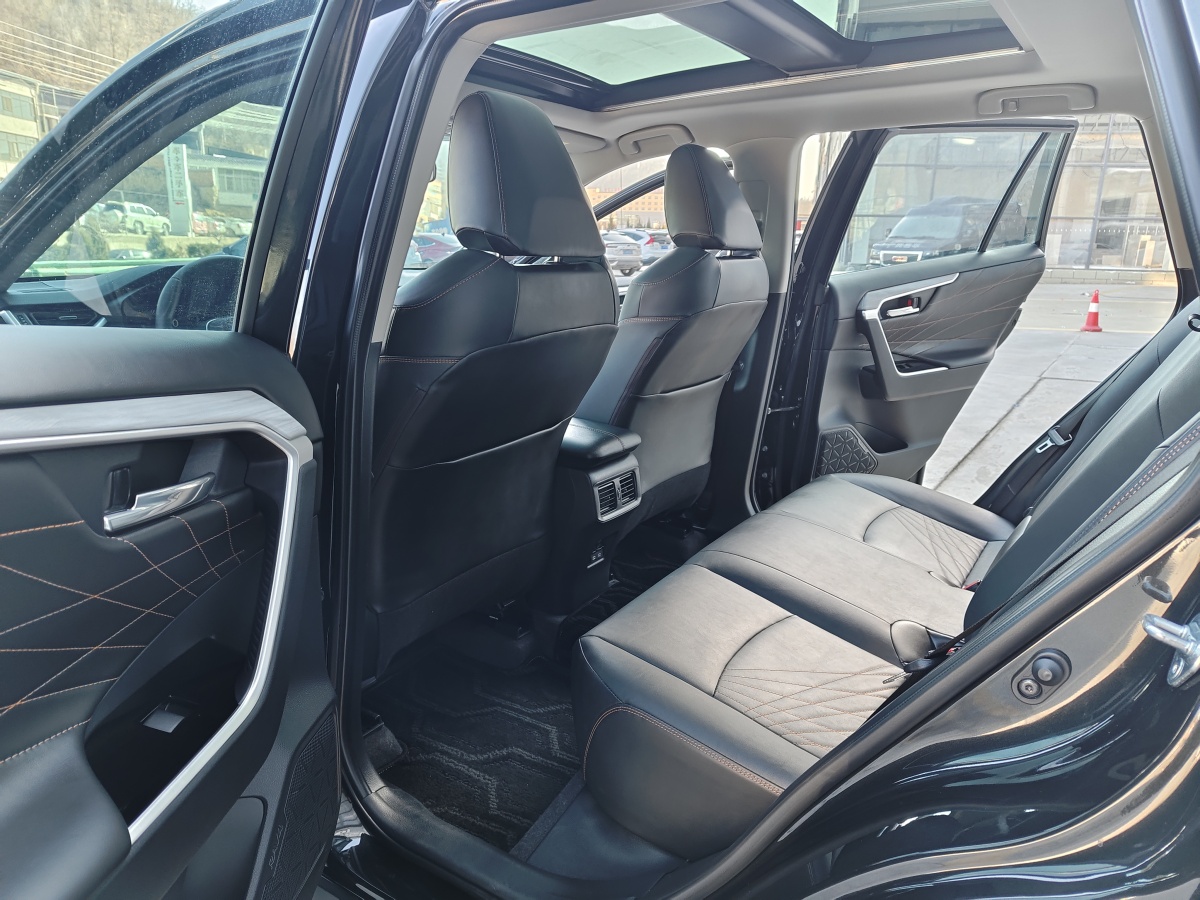 豐田 RAV4  2018款 榮放 2.0L CVT兩驅(qū)風(fēng)尚版圖片