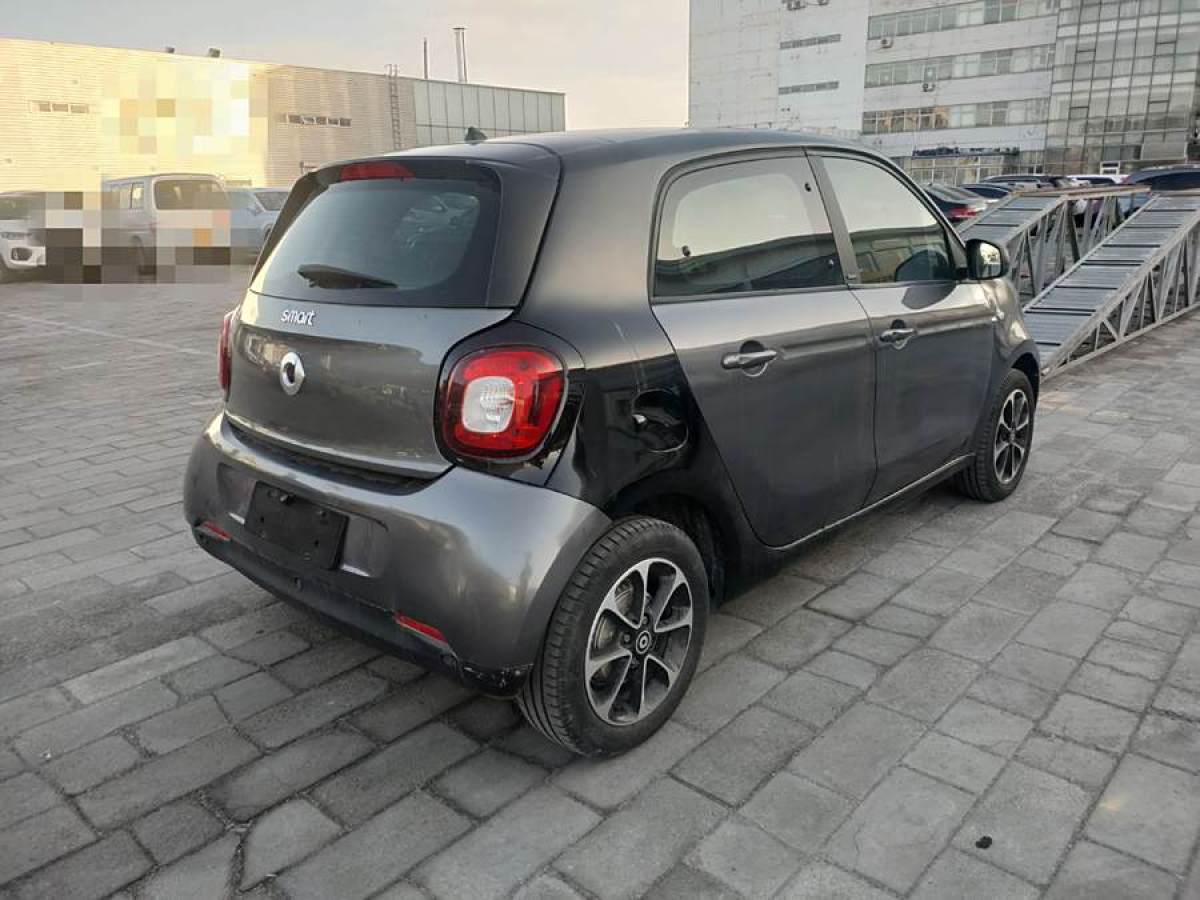 smart forfour  2016款 1.0L 52千瓦激情版圖片