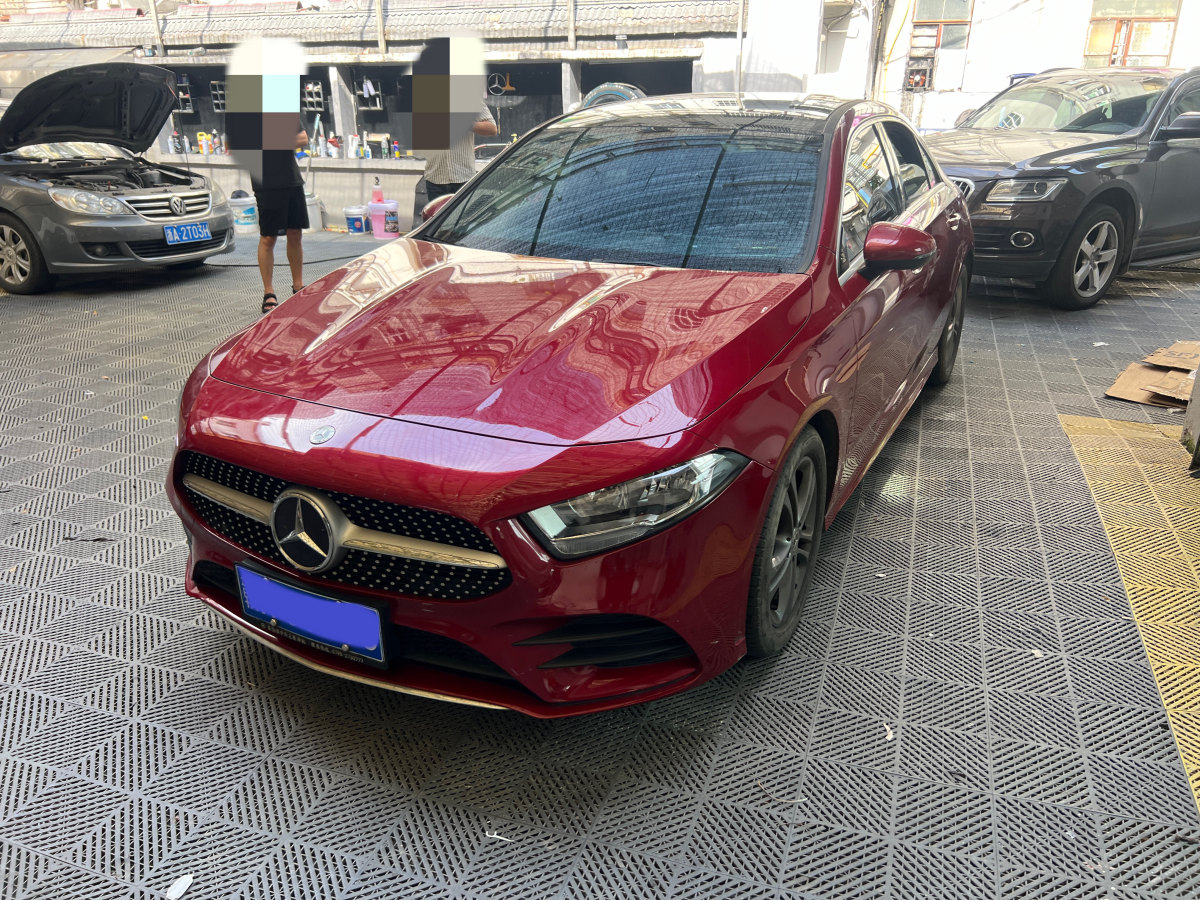 奔馳 奔馳A級  2022款 改款 A 180 L 運動轎車圖片
