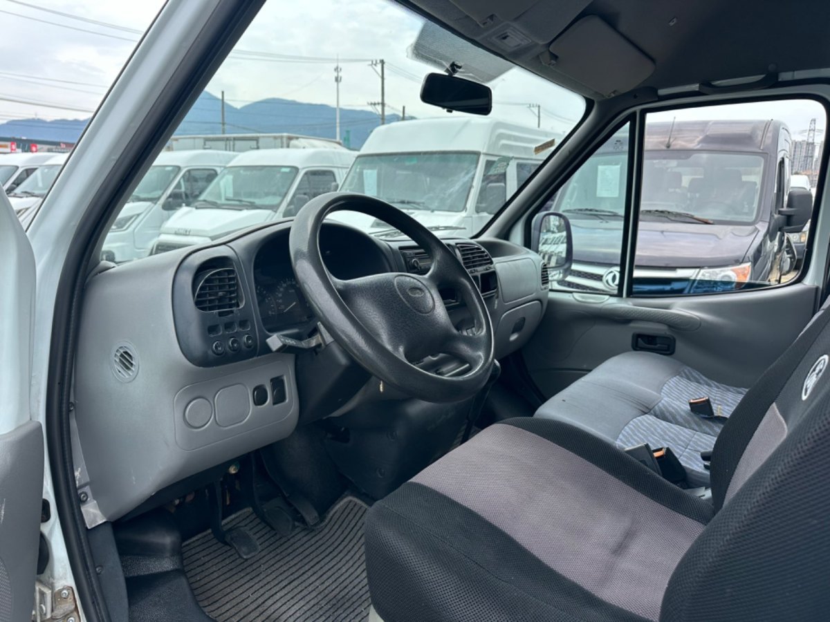 福特 经典全顺  2009款 2.8T柴油豪华型短轴中顶JX493ZLQ3图片