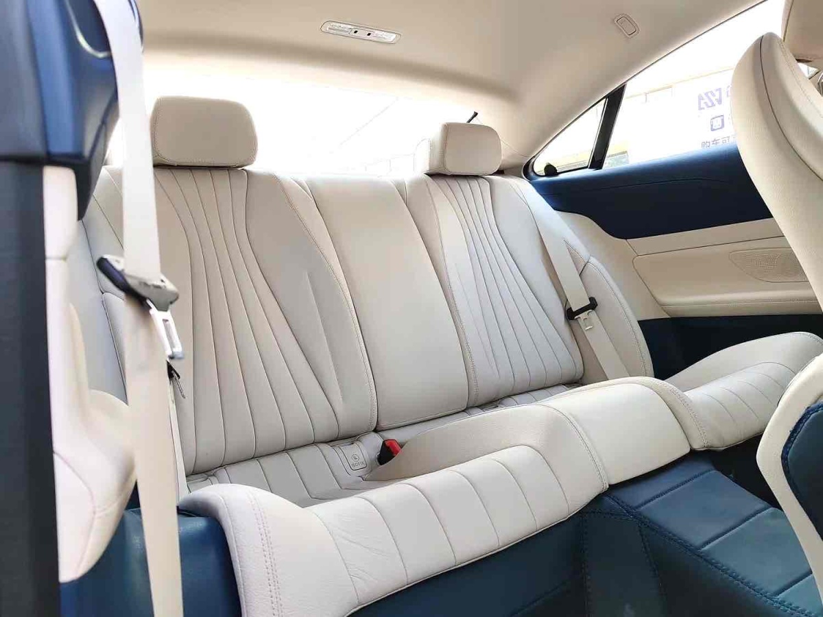 奔馳 奔馳E級(jí)  2023款 改款 E 300 轎跑車圖片