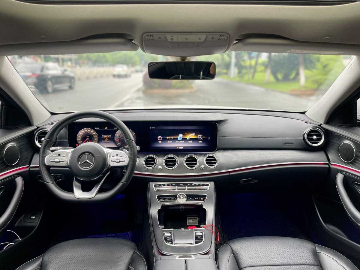2019年1月奔驰 奔驰E级  2019款 改款 E 300 L 运动时尚型
