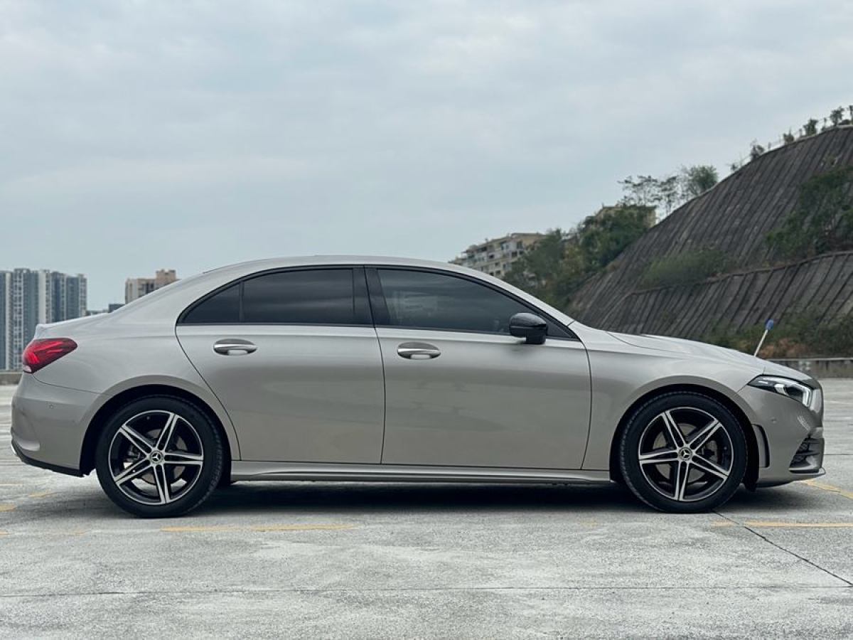 奔馳 奔馳A級  2020款 A 220 L 4MATIC 運動轎車圖片