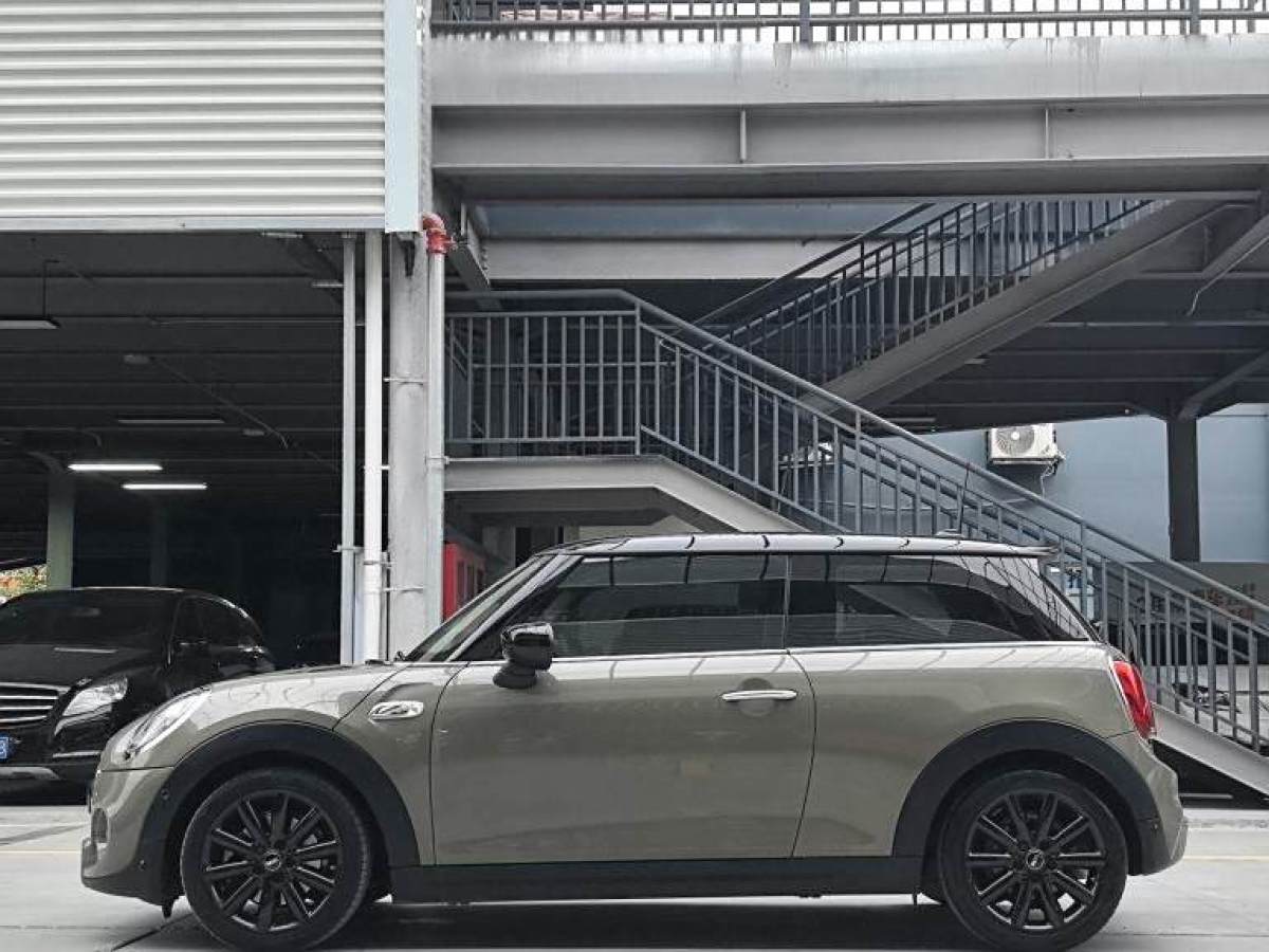 MINI MINI  2019款 2.0T COOPER S 經(jīng)典派圖片