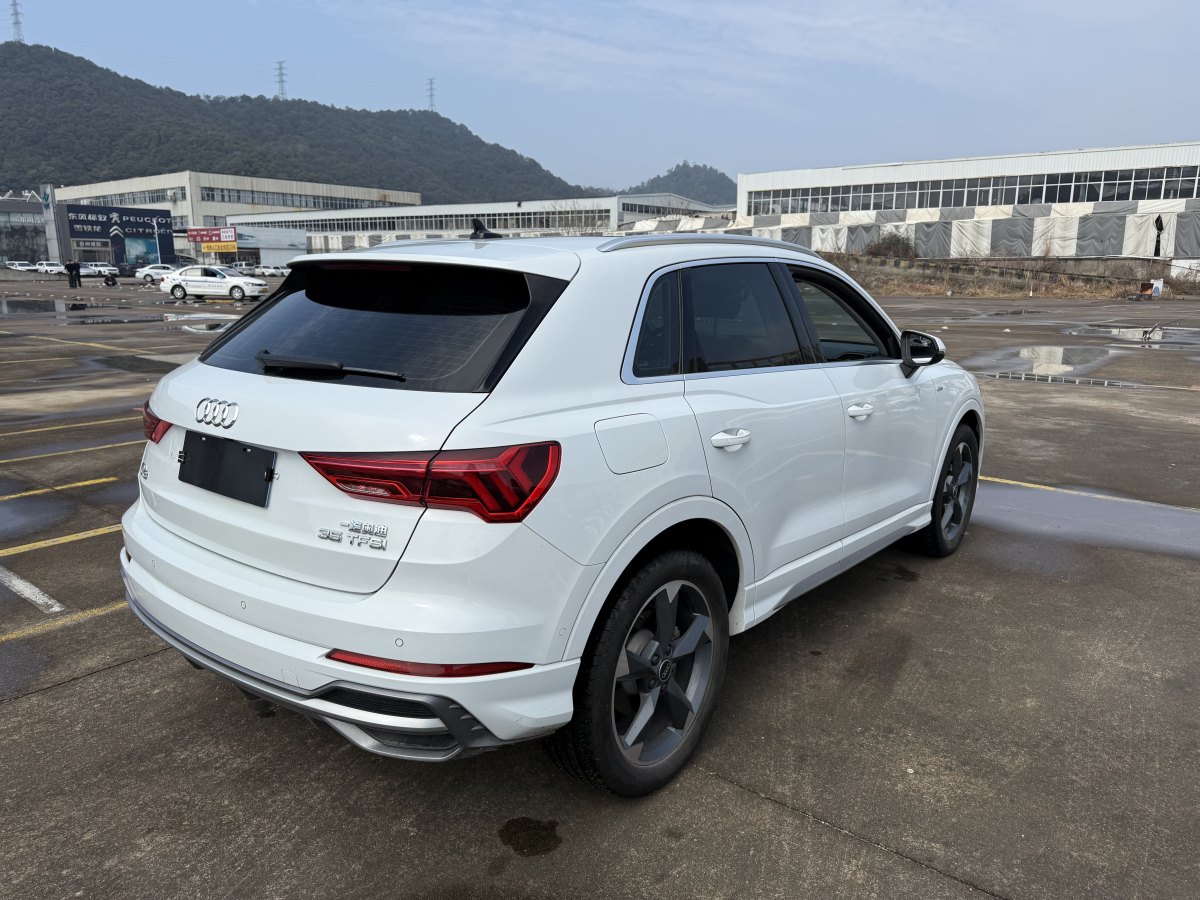 奧迪 奧迪Q3  2022款 35 TFSI 時(shí)尚動(dòng)感型圖片