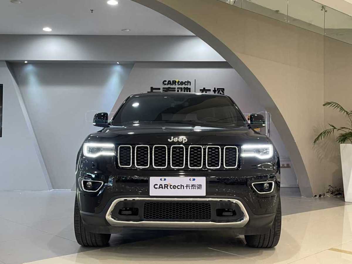 Jeep 大切諾基  2020款 3.0L 精英導(dǎo)航版圖片