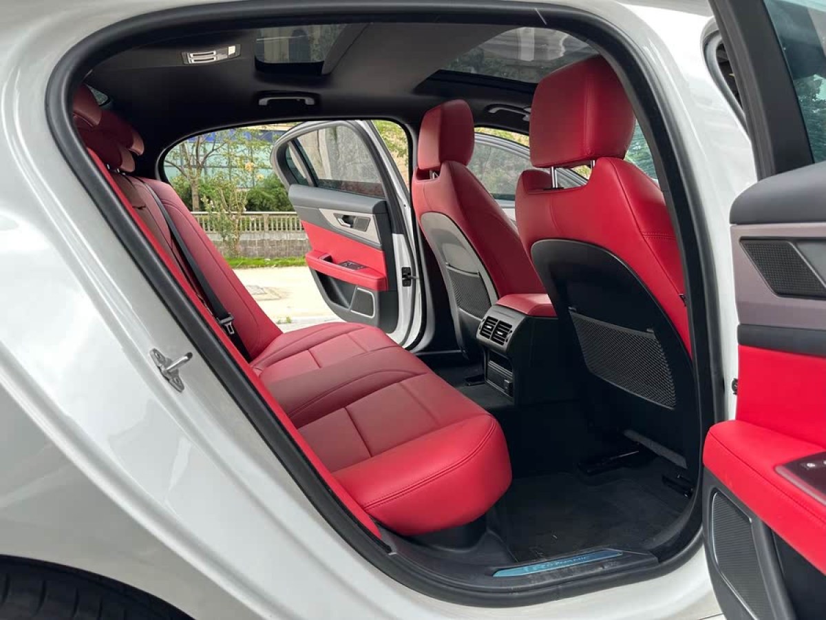 捷豹 XEL  2023款 2.0T 200PS R-DYNAMIC 青春運(yùn)動(dòng)版圖片