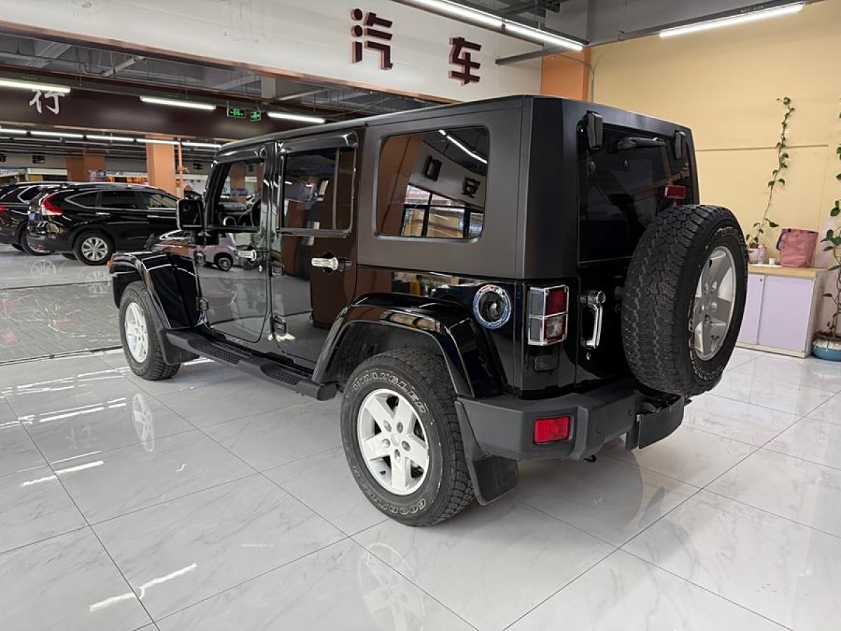 Jeep 牧馬人  2010款 3.8L Sahara 四門版圖片