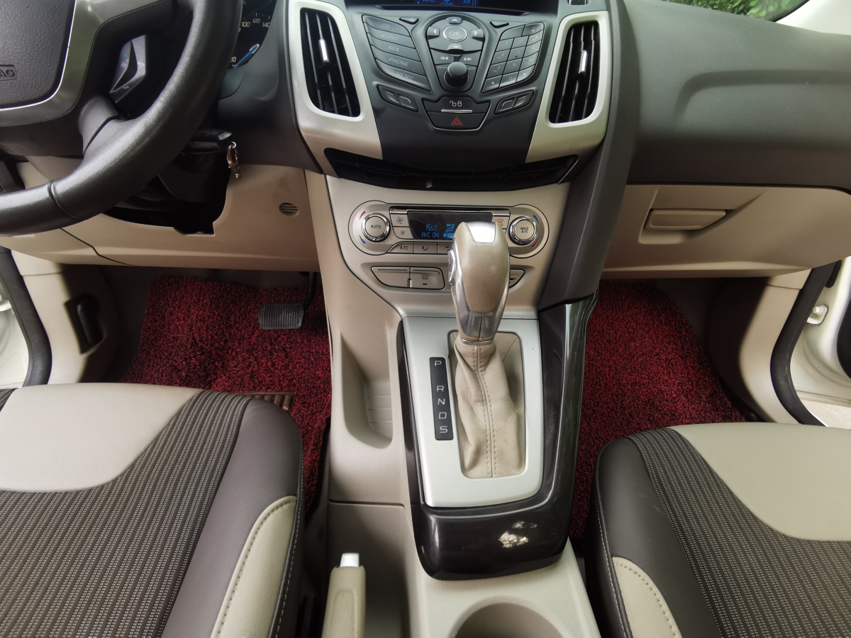 福特 福克斯  2012款 三厢 1.6L 自动舒适型图片