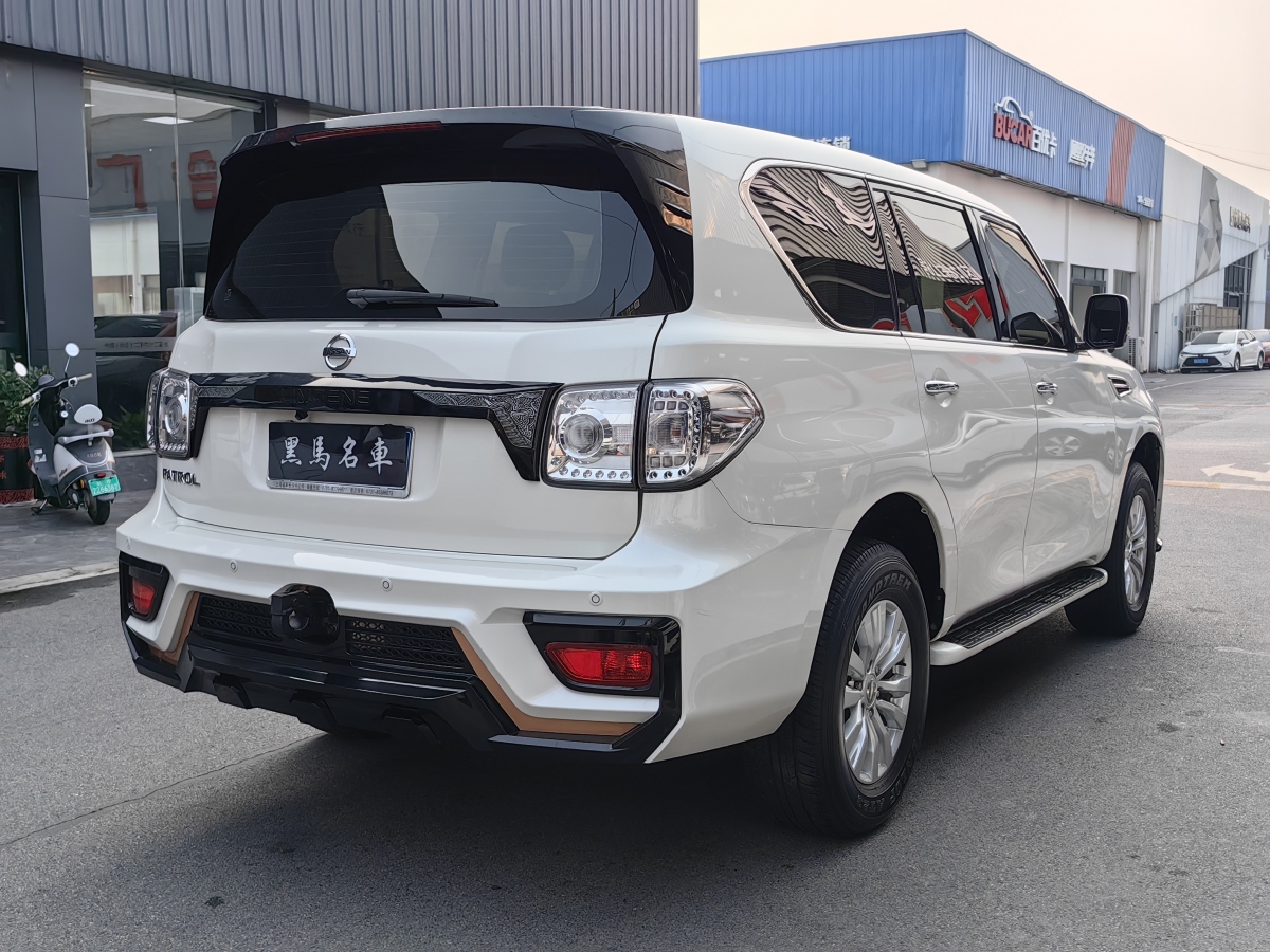 日產(chǎn) 途樂  2018款 4.0L 鉑金型圖片