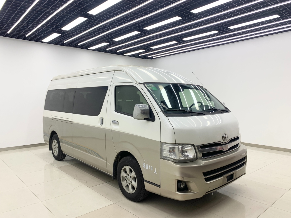 2012年5月豐田 HIACE  2011款 2.7L自動標(biāo)準(zhǔn)版13座