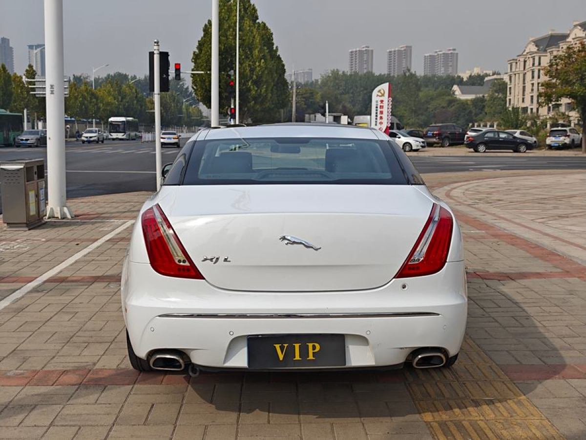 2012年7月捷豹 XJ  2012款 XJL 3.0 全景商務(wù)版