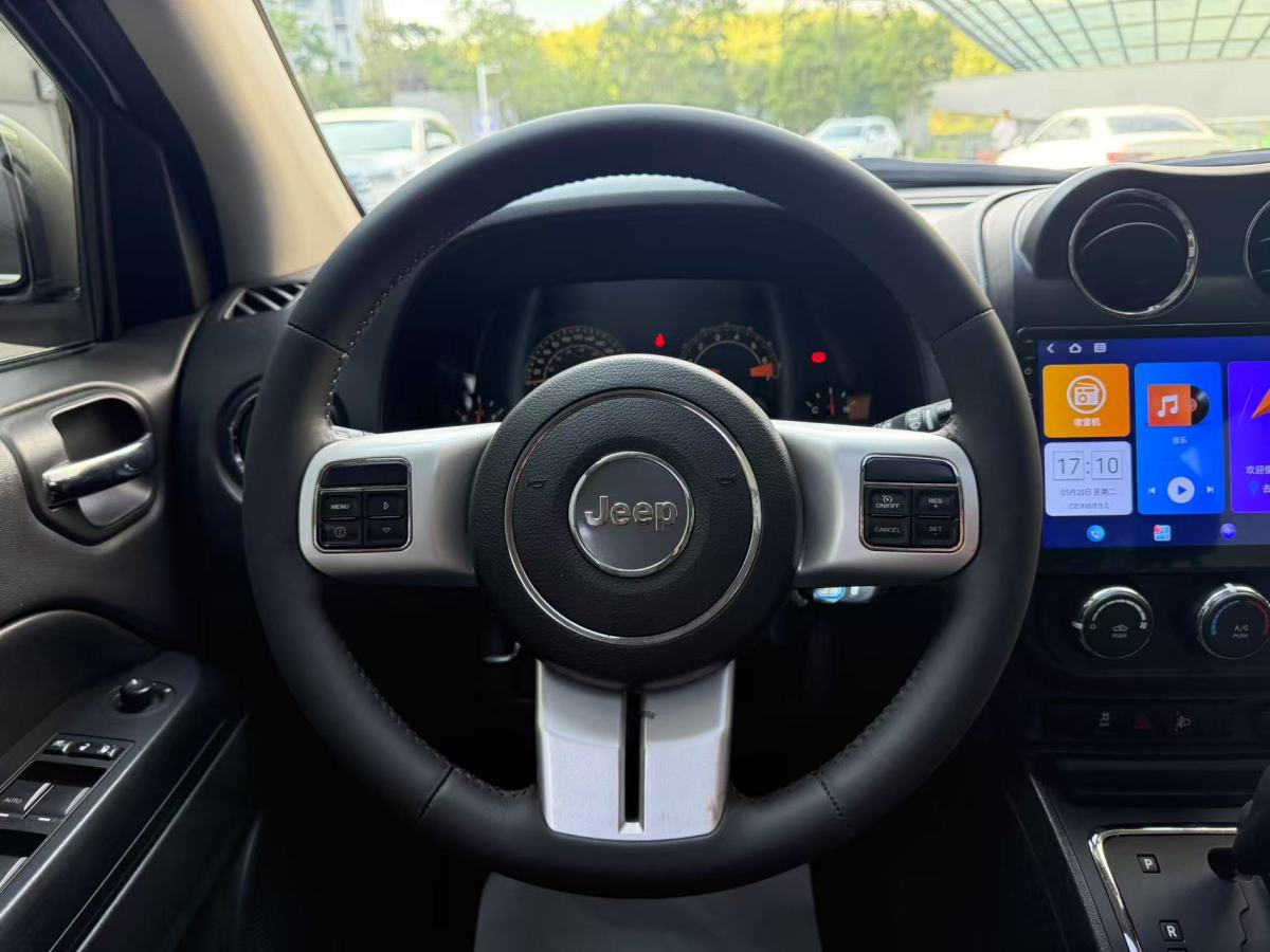 Jeep 指南者  2014款 2.0L 兩驅(qū)運(yùn)動(dòng)版圖片