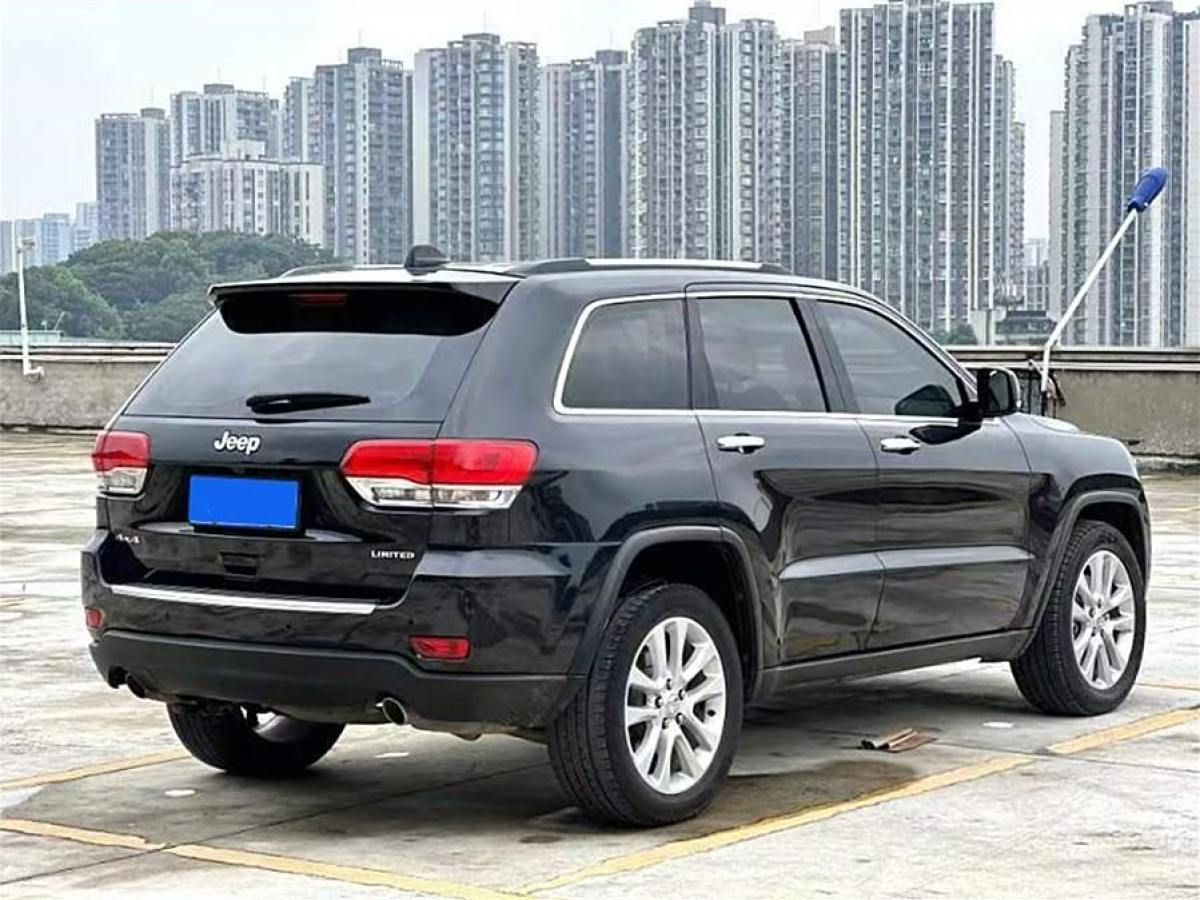 2018年12月Jeep 大切諾基  2017款 3.0L 舒享導(dǎo)航版