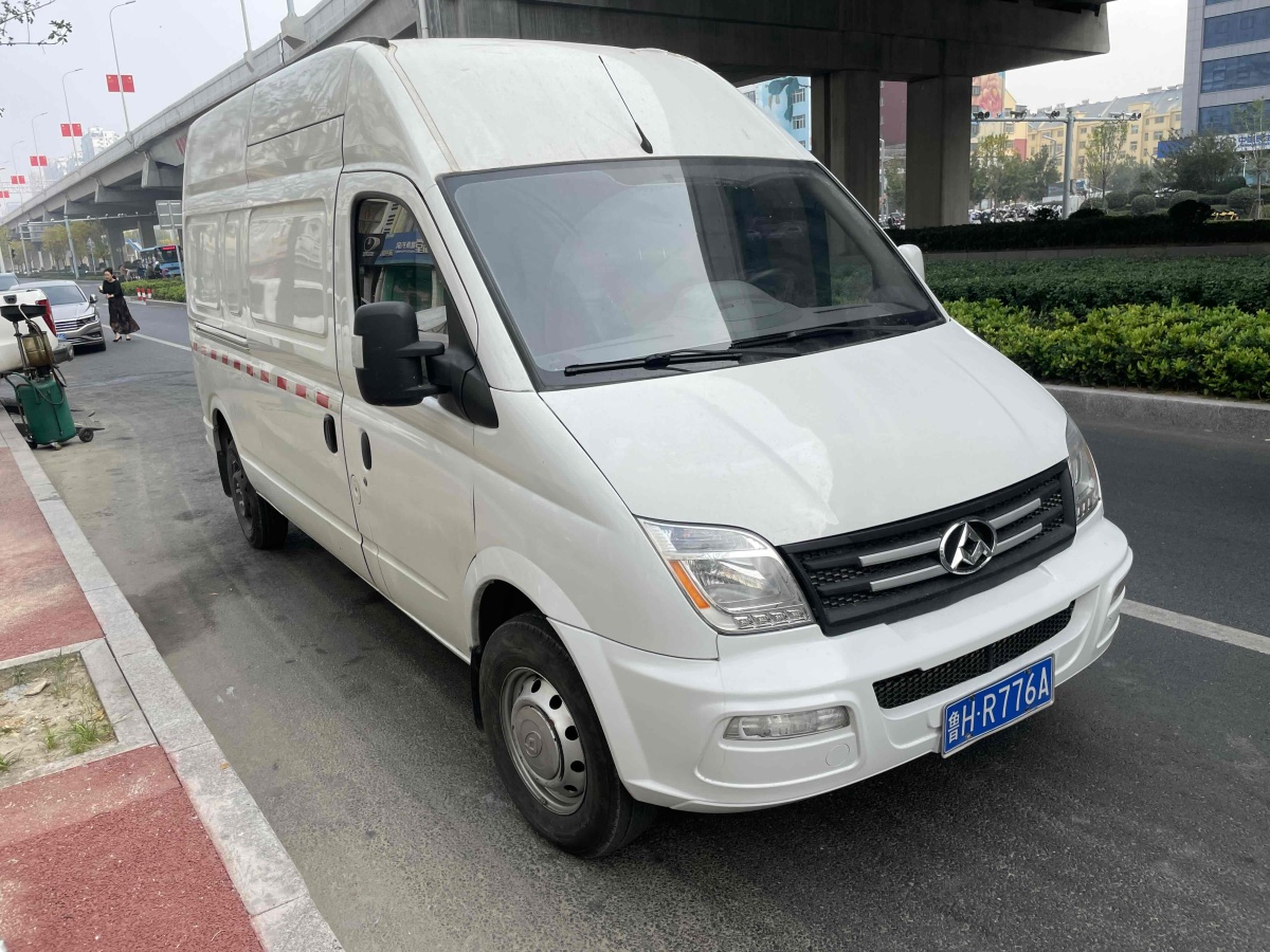 上汽大通 V80  2021款 2.0T PLUS AMT廂式貨車VAN長軸中頂3座圖片