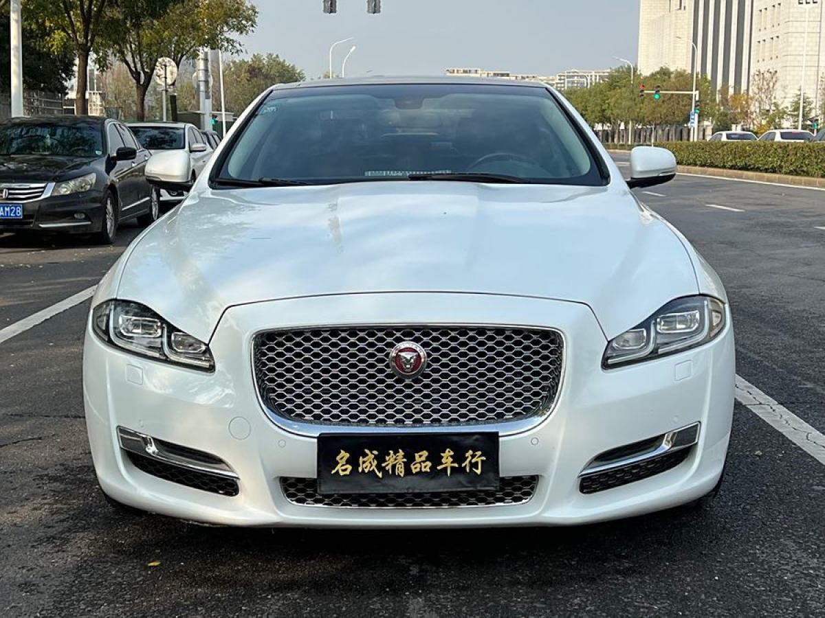 捷豹 XJ  2016款 XJL 2.0T 兩驅(qū)典雅商務(wù)版圖片