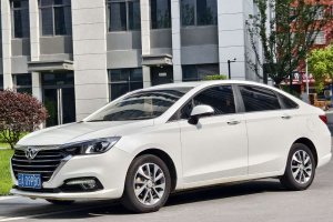 D50 北汽紳寶 1.5L CVT尊貴智駕版