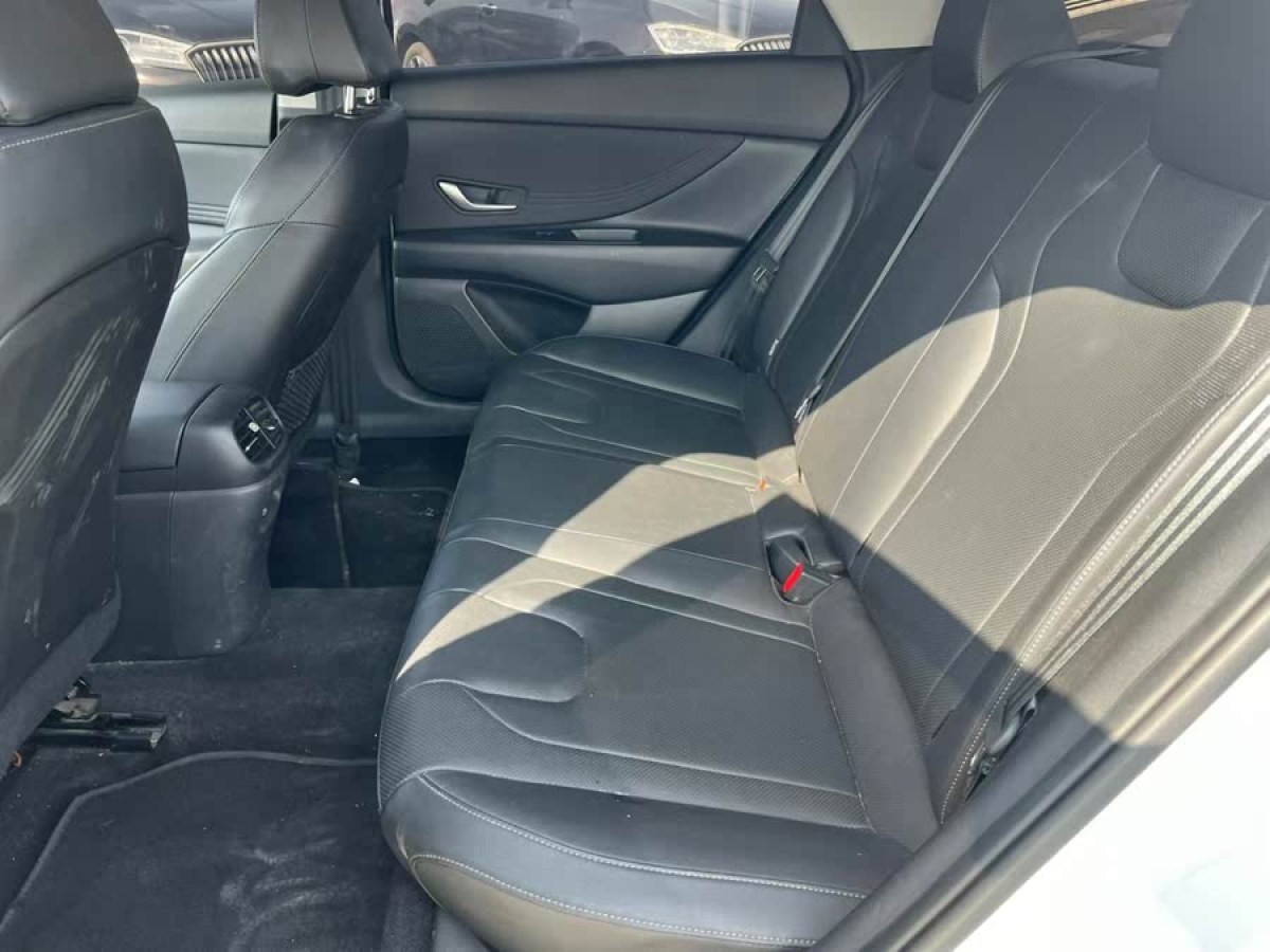 現(xiàn)代 伊蘭特  2022款 1.5L CVT LUX尊貴版圖片