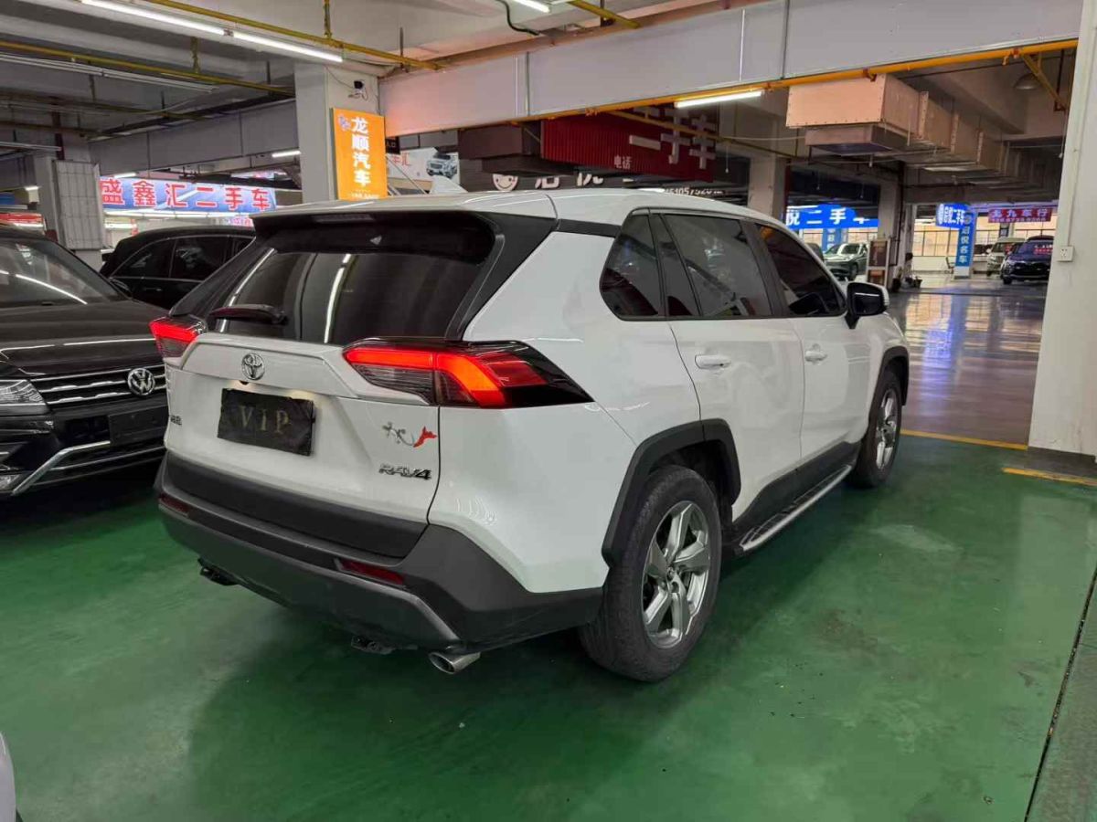 豐田 RAV4榮放  2022款 2.0L CVT四驅(qū)風尚版圖片