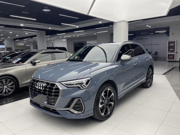 奥迪 奥迪Q3  2022款 40 TFSI RS套件燃速型