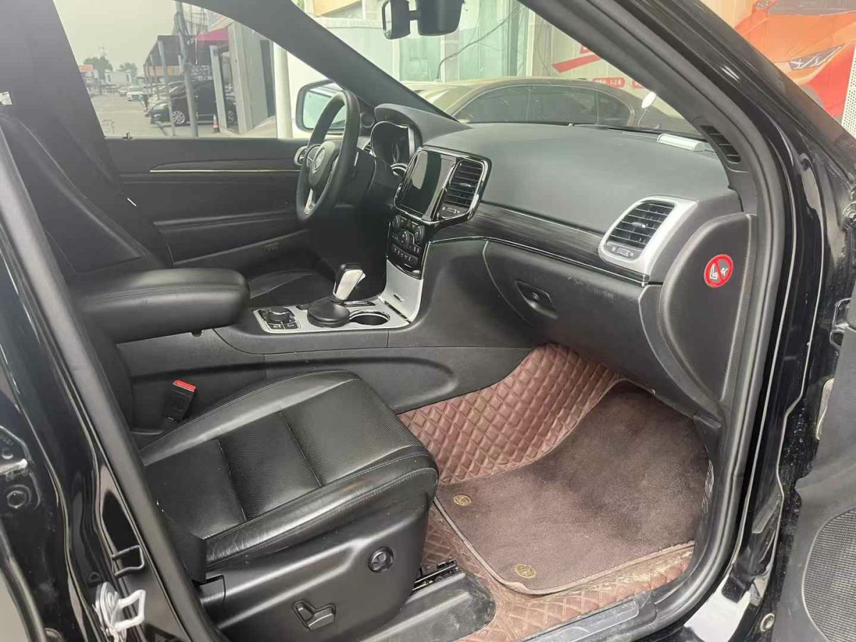 Jeep 大切諾基 圖片
