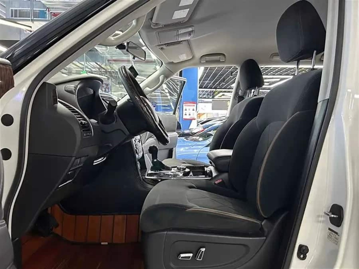 日產(chǎn) 途樂  2018款 4.0L 領英型圖片