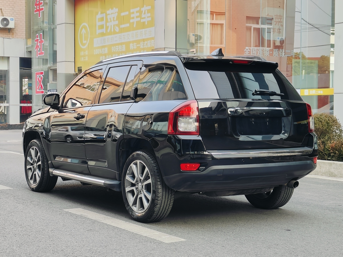 Jeep 指南者  2015款 2.0L 兩驅(qū)豪華版圖片