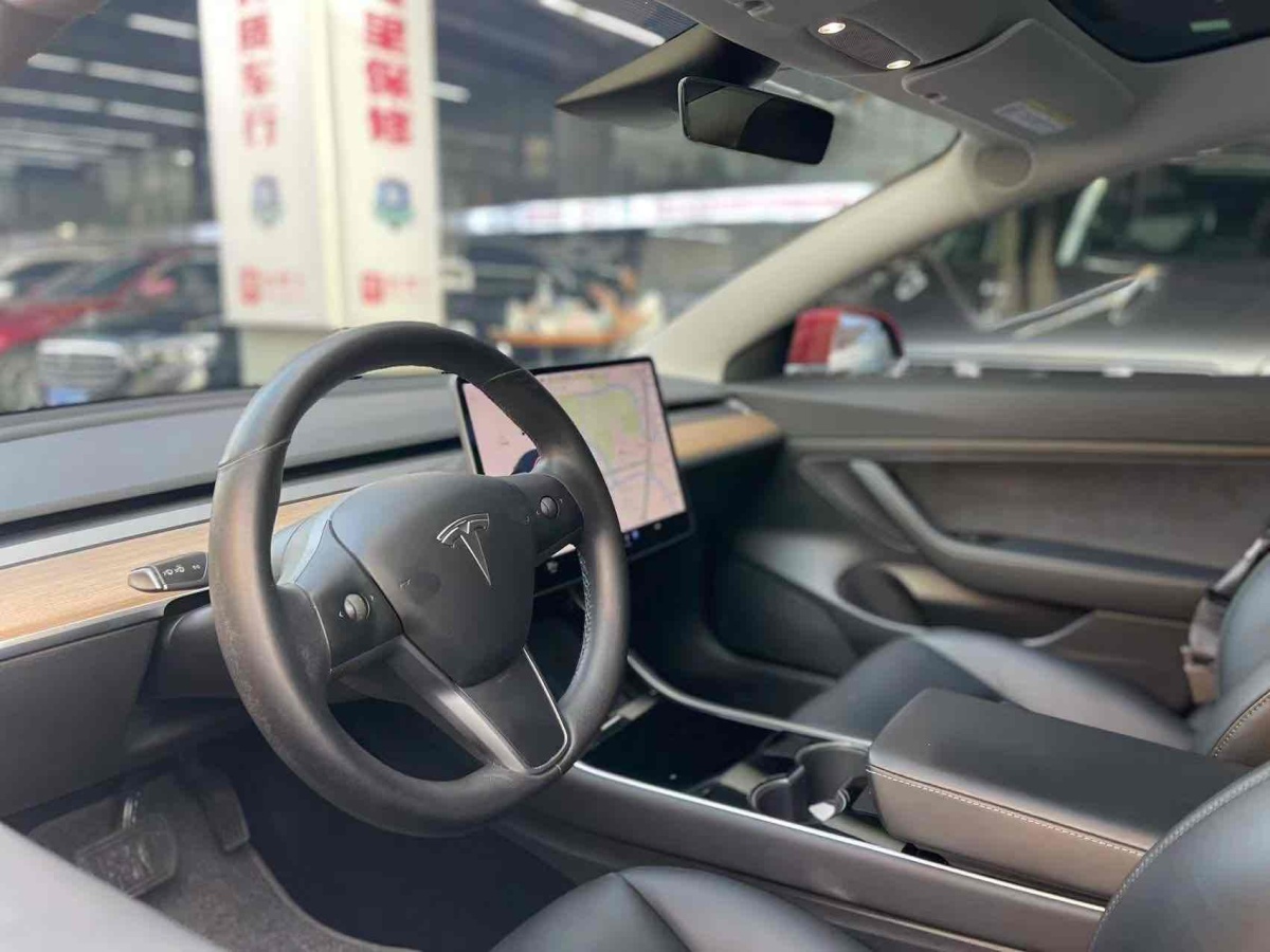 特斯拉 Model Y  2020款 改款 標(biāo)準(zhǔn)續(xù)航后驅(qū)升級(jí)版圖片