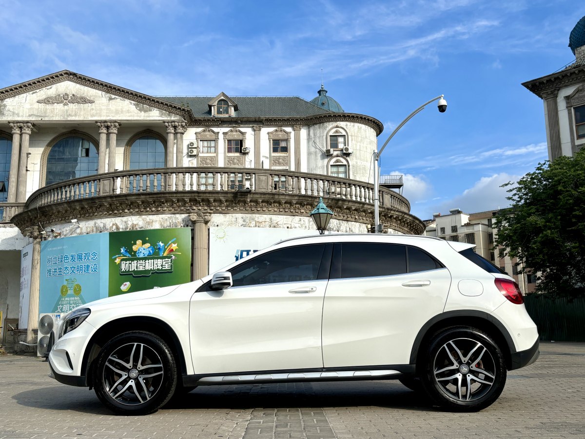 奔馳 奔馳GLA  2016款 GLA 220 4MATIC 時(shí)尚型圖片