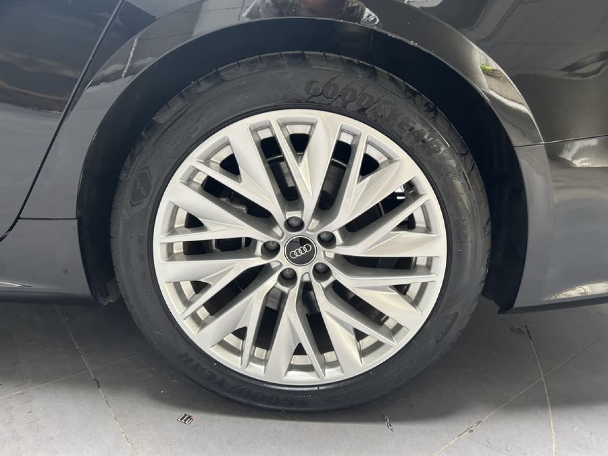 奧迪 奧迪A7L  2024款 45TFSI S-line 筑夢(mèng)型 流晶套裝圖片